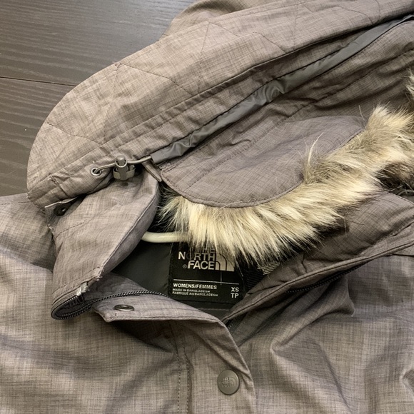 Barely work North Face parka in excellent condition - Picture 3 of 5